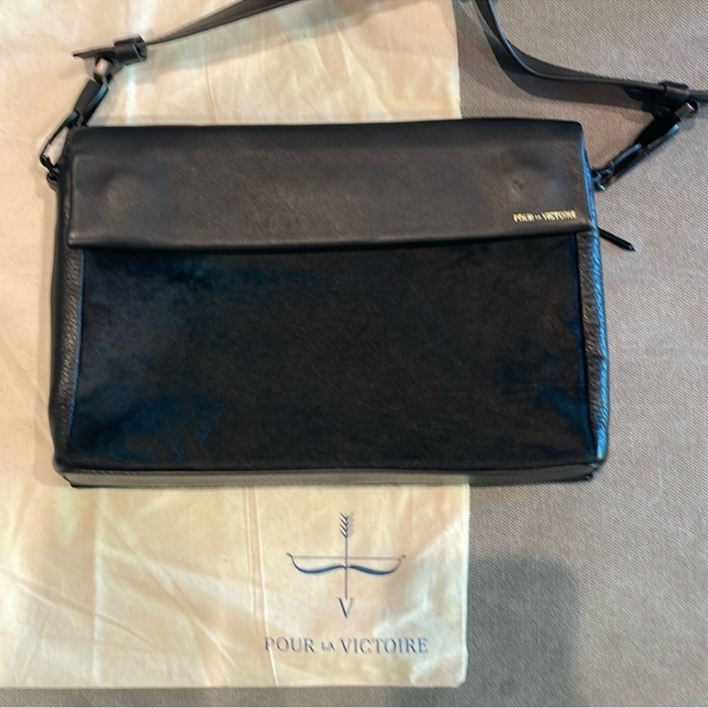Pour La Victoire Black Leather and Fur crossbody bag